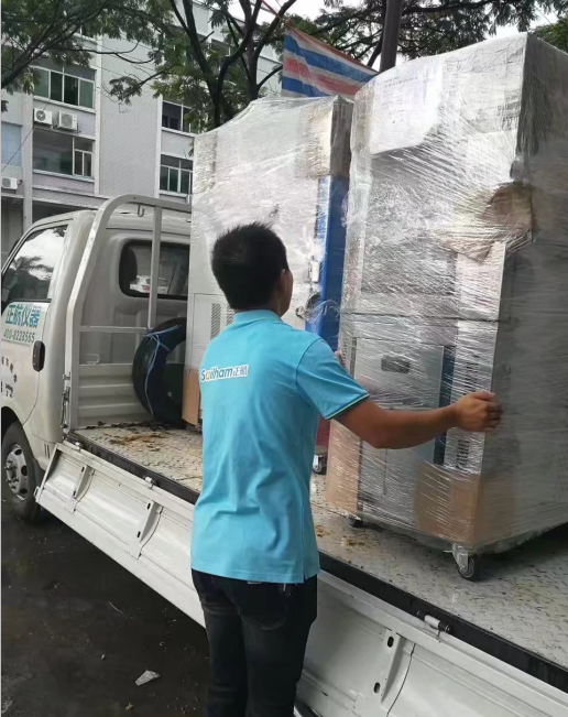 兩臺負70度恒溫恒濕試驗箱裝車發貨